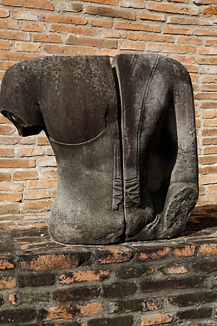 Wat Ratchaburana-047